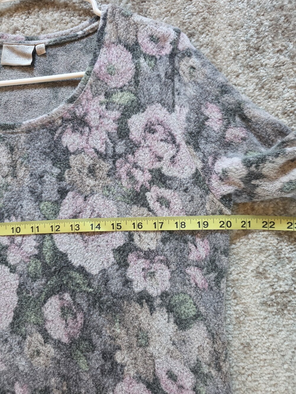 Dantelle Floral Fuzzy Knit Bell Sleeve Top – Size Large - Picture 9 of 9